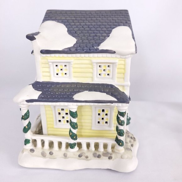 NEW Snowflake Falls Christmas Village - 8 Piece Lighted General Store Set 2002 - Picture 7 of 16